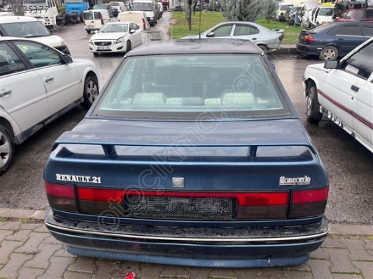 Renault R21 arka bagaj kapagı