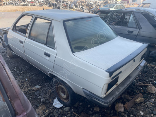 RENAULT 9 SPRİNG SOL ARKA ÇAMURLUK ORJİNAL ÇIKMA