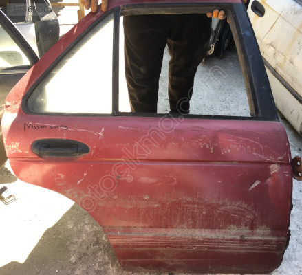 Nissan Sunny 1990-1993 Çıkma Sağ Arka Kapı