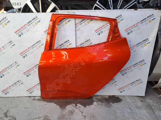 Renault Clio 5 sol arka kapı (turuncu renk)