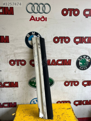 PORSCHE CAYENNE SAĞ ÖN KAPI BANDI 7P5837788Q