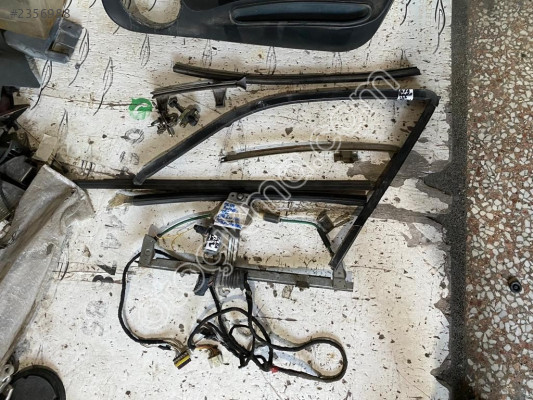 ALFA ROMEO 146 SAĞ ÖN KAPI CAM FİTİLİ ORJİNAL