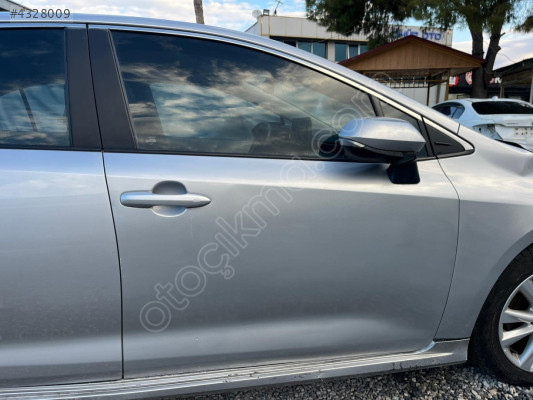 TOYOTA COROLLA SAĞ ÖN KAPI ORİJİNAL SÖKME