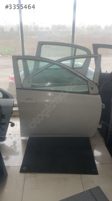 Toyota corolla sağ ön kapı orijinal