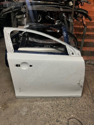 VOLVO V40 SAĞ ÖN KAPI 2012 2018