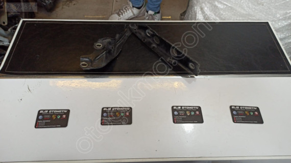 4g8823301e A6 SOL KAPUT MENTEŞESİ