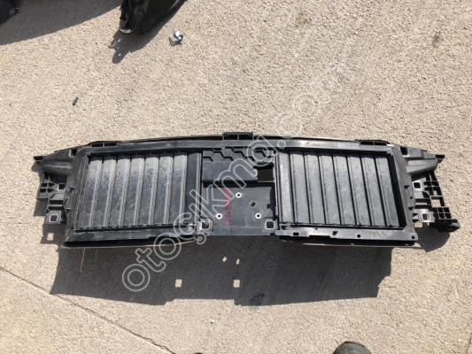 MERCEDES C SERİ W206 ÖN HAVALANDIRMA PERDESİ 2066224000