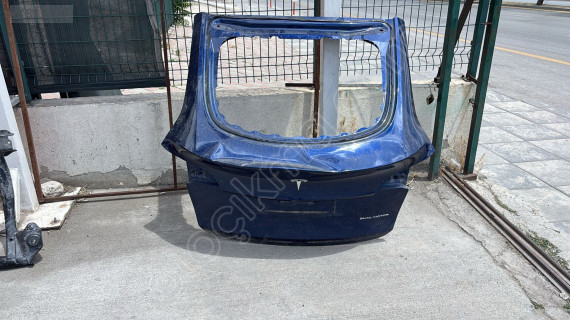TESLA MODEL Y BAGAJ KAPAĞI