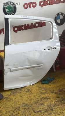 Renault Clio 3 Modeli İçin Sol Arka Kapı Çıkma Parçası