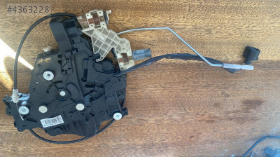 VOLKSWAGEN CADDY SAĞ ORTA SÜRGÜLÜ KAPI KİLİDİ 2K0843654UC