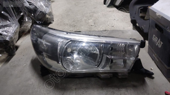 Toyota Hilux Sağ Far