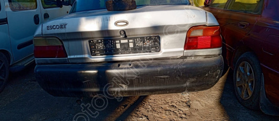 1995 Ford escort bagaj kapağı