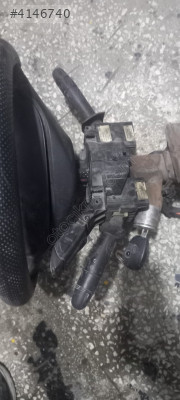 Renault Trafic far sinyal kolu