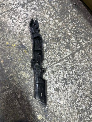 Citreon Berlingo ön tampon braket sol