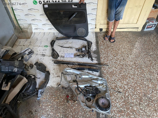 VOLKSWAGEN PASSAT SOL ARKA KAPI CAM LASTİĞİ FİTİLİ 98-04 MODEL