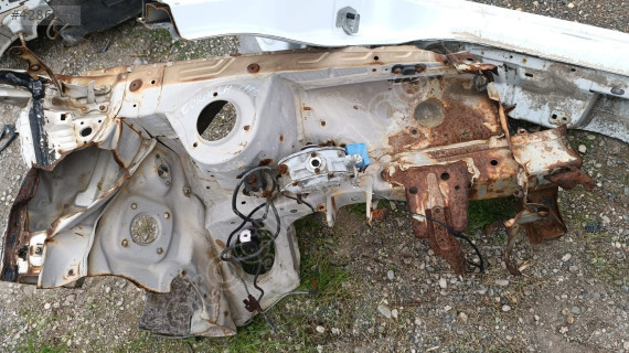 TOYOTA COROLLA SOL ÖN ŞASİ KOLU ÇIKMA ORJİNAL