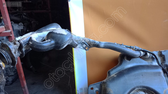 renault clio 1,4 benzinli yakıt dolum borusu