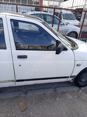 Lada Vega sağ ön kapı