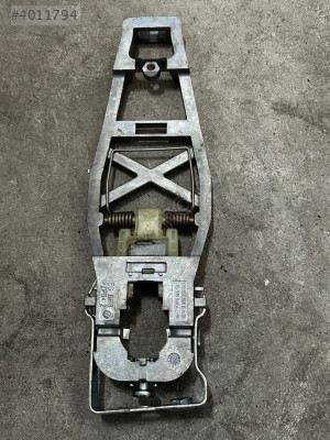 1T0837886B 1T0839886A CADDY TOURAN SAĞ KAPI KOLU İÇ BRAKETİ