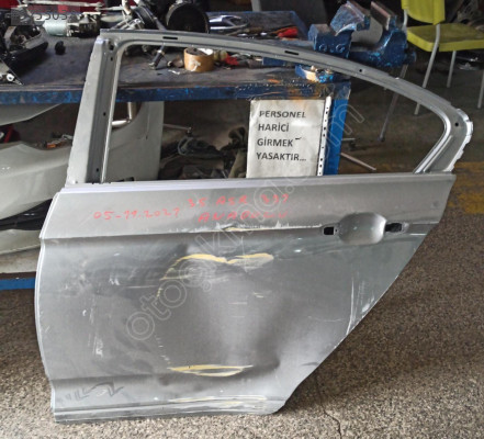 VOLKSWAGEN PASSAT B8 SOL ARKA KAPI