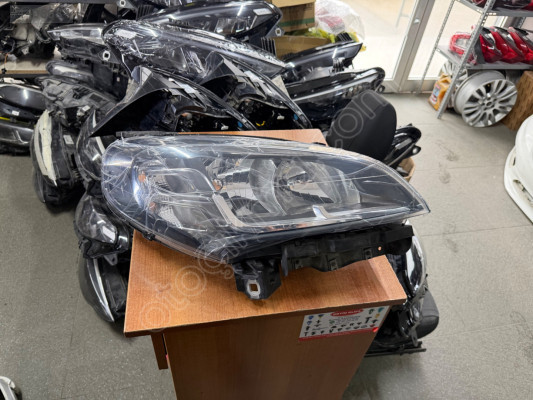 FİAT DOBLO 4 SAĞ ÖN FAR SÖKME HATASIZ ORJİNAL İÇİ SİYAH