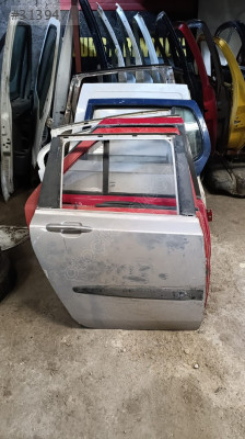 Fiat Stilo Modeli İçin Sağ Arka Kapı Çıkma Parçası