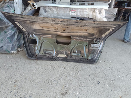 Auıdı A6 bagaj kapagı