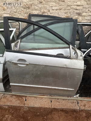 Tata vista sağ ön kapı
