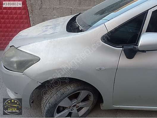 Toyota Auris ön sol çamuru Toyota Auris ön sağ çamurluk