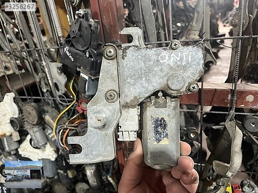 OTO CEMDEN ÇIKMA FİAT UNO ARKA SİLECEK MOTORU