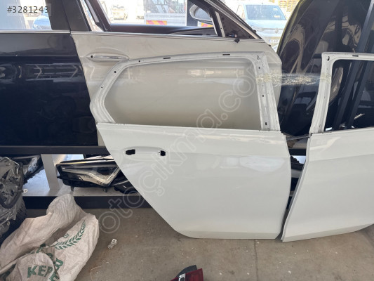 Golf 8 sağ arka kapı hatasız beyaz