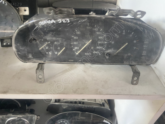 Mazda 323 gösterge saati