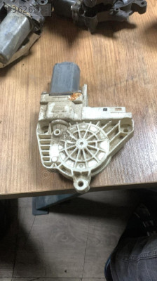8T0959802B AUDİ A4 A5 A6 SAĞ ÖN CAM MOTORU