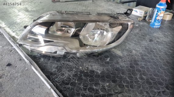 Peugot 301 model 2017 sol on far