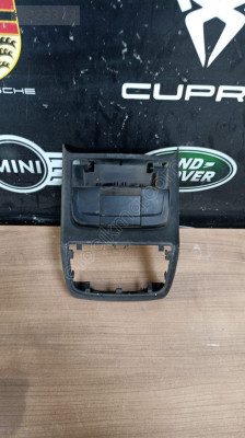 8K0864376 AUDİ A4-A5 ARKA KLİMA ÇAKMAKLIK KONSOLU