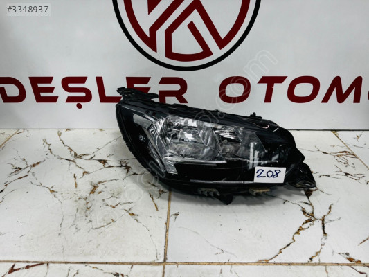 Peugeot 208 sağ ön düz far