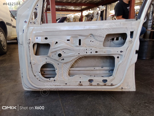 Renault Symbol Talia kasa sağ ön kapı çıkma