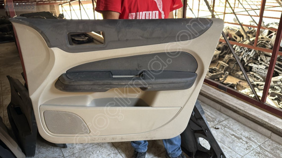 FORD FOCUS ÇIKMA ORJİNAL SAĞ ÖN KAPI DÖŞEMESİ BDÇ