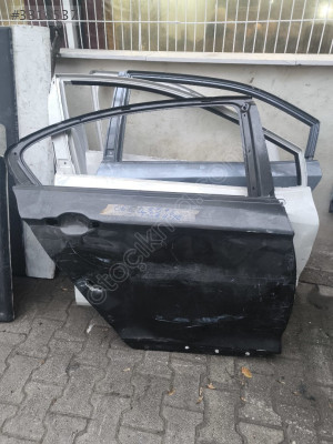 Volkswagen  passat b8 sag arka kapı 2015- 2021 model