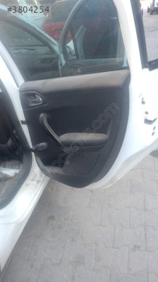 peugeot 208 sağ arka kapı cam krikosu