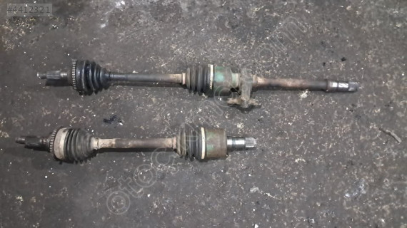 Mazda 626 GF Çıkma Orjinal  Sağ Sol  Aks