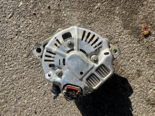 Toyota Carina ve corona şarj dinamosu