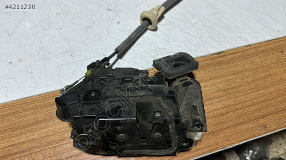 2012-2016 WV POLO SAĞ ÖN KAPI KİLİDİ ORJ ÇIKMA