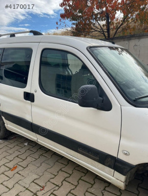 PEUGEOT PARTNER SAĞ ÖN KAPI DOLU HATASIZ ORJİNAL EYÜPCAN OTO