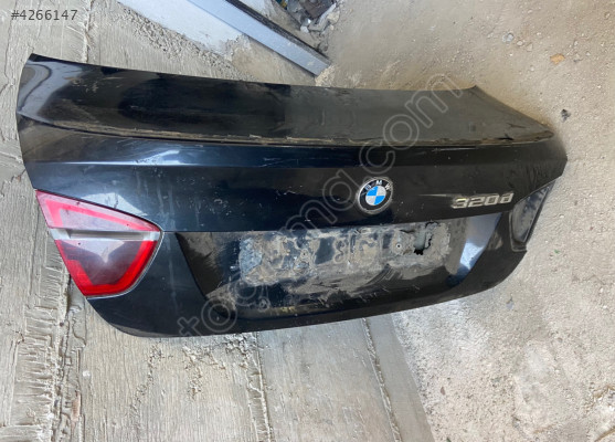 BMW E90 ARKA BAĞAJ KAPAĞI TEMİZ
