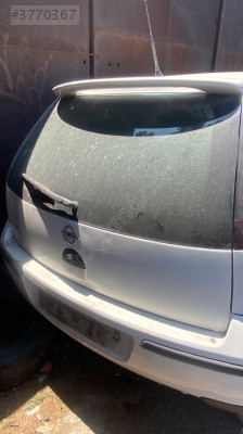 Opel Corsa Bagaj Kapağı