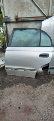 Toyota corona sol arka kapı
