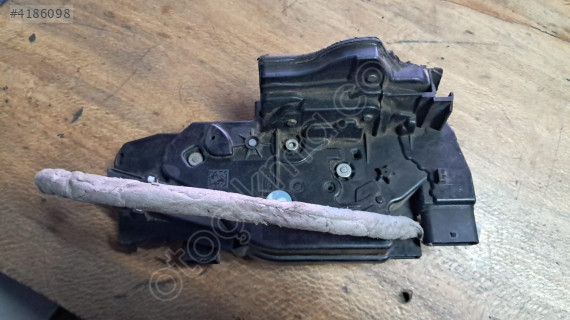 Mercedes Benz W206 Ön Sağ Kapı Kilit A0997203002