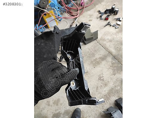SKODA SÜPERB 2022 TÜNEL MONTAJ BRAKETİ 3V0863377