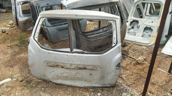 Dacia Duster 2015 model arka bagaj kapağı